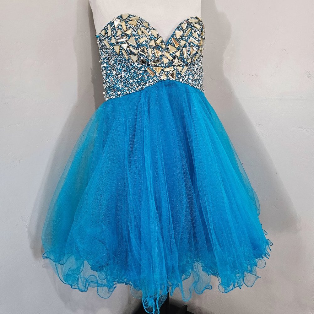 Quinceanera Dress NWT, Fun, Flirty and Loads of Mirrors